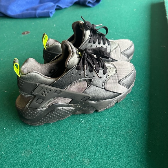 Kids Nike Huaraches - Picture 3 of 5